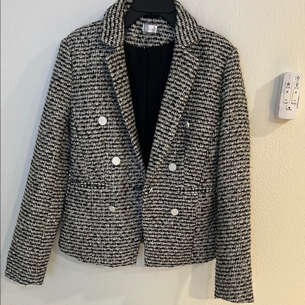 Black and White Tweed Jacket ecru size 6 NWT
